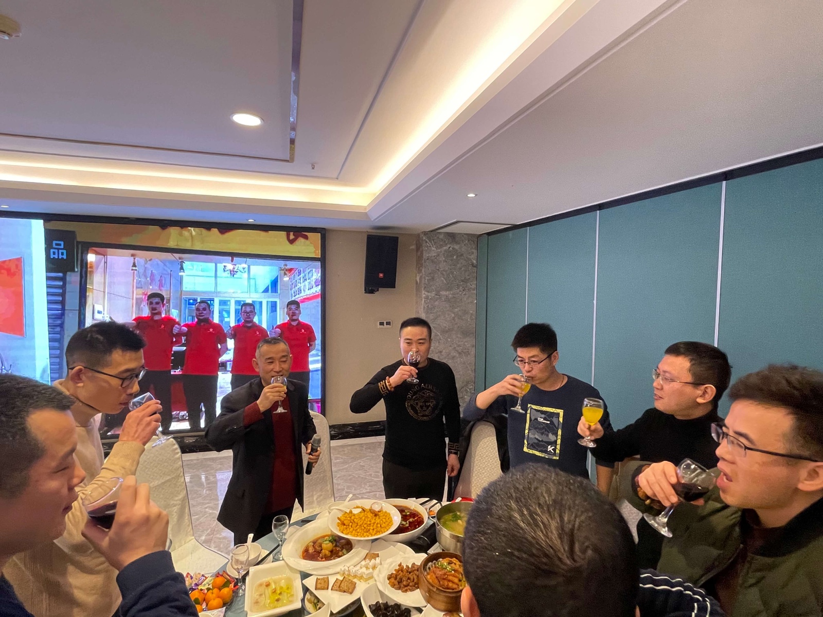 1642407286111551.jpg 1021642326139_.pic_hd.jpg